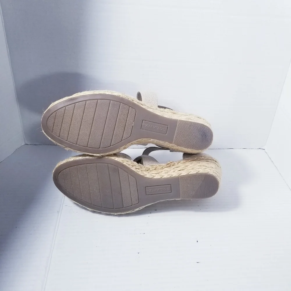 SOLANZ TAN WITH GOLD SPARKLES WEDGE SIZE 9